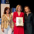 De izq. a dcha.: Carmen Calvo, vicepresidenta del Gobierno; Pepa Fernández, Premio CEDRO 2019, y Carme Riera, presidenta de CEDRO