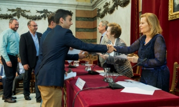 Más de 2.000 alumnos participan en el concurso de Es de Libro