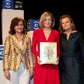 D'esq. a dta.: Carmen Calvo, vicepresidenta del Govern espanyol; Pepa Fernández, Premi CEDRO 2019, i Carme Riera, presidenta de CEDRO