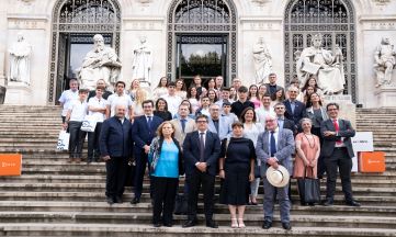 Jóvenes investigadores reciben el premio Es de libro 