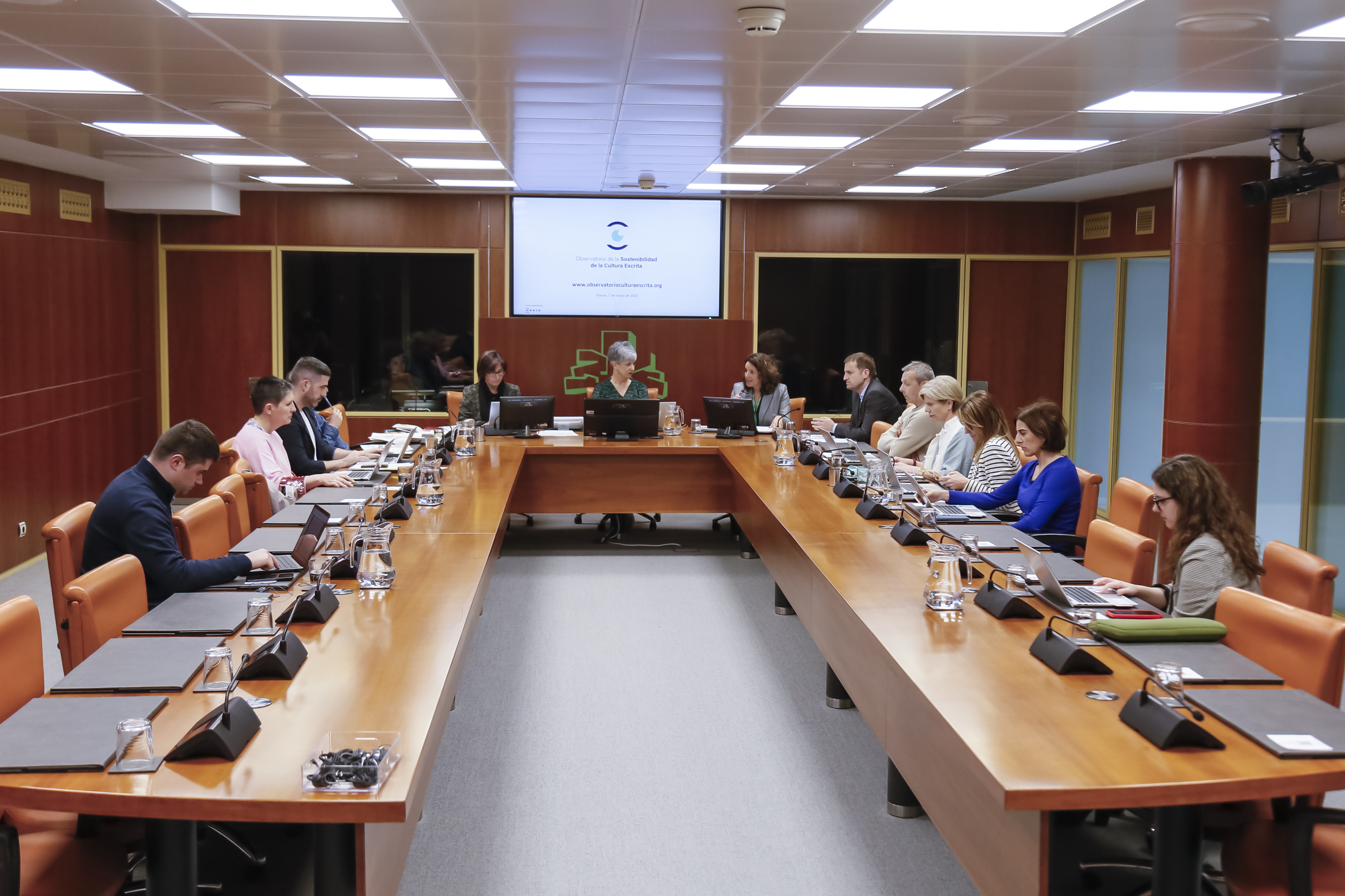 CEDRO invita al Parlamento Vasco y a la Asamblea de Madrid a impulsar la sostenibilidad de la cultura escrita