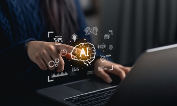 Anthropic negocia con autores y editores por entrenar su IA con libros pirateados
